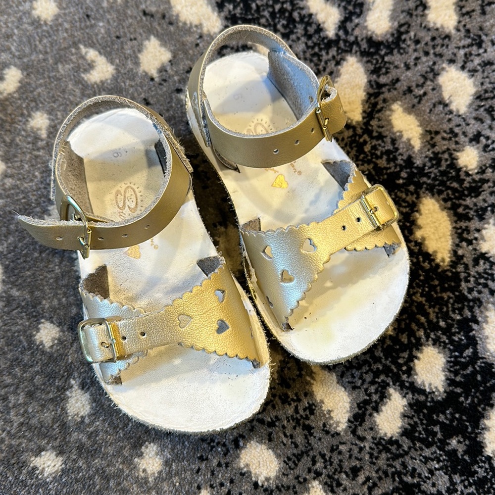 Salt Water Sun-San Sweetheart gold leather sandals size 6